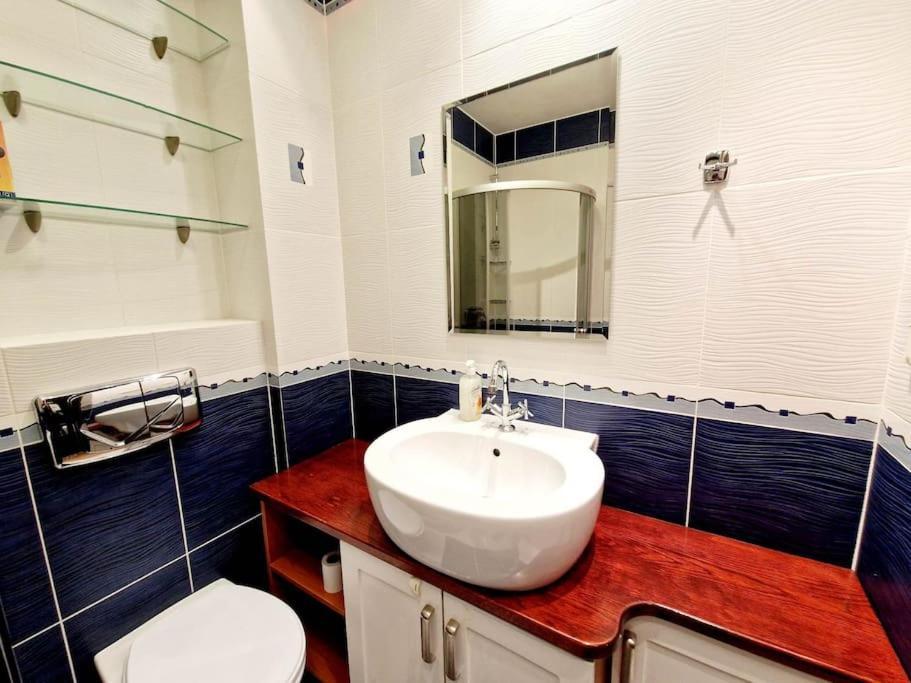 Bus Tram Metro Florianska 6 Apartament Warszawa