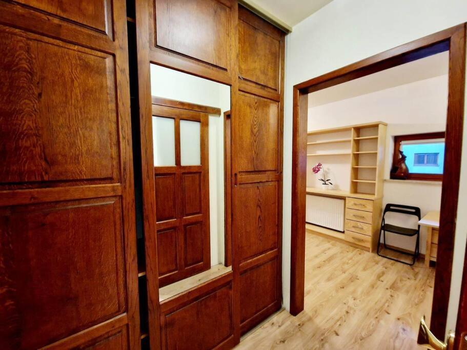 Bus Tram Metro Florianska 6 Apartament Warszawa